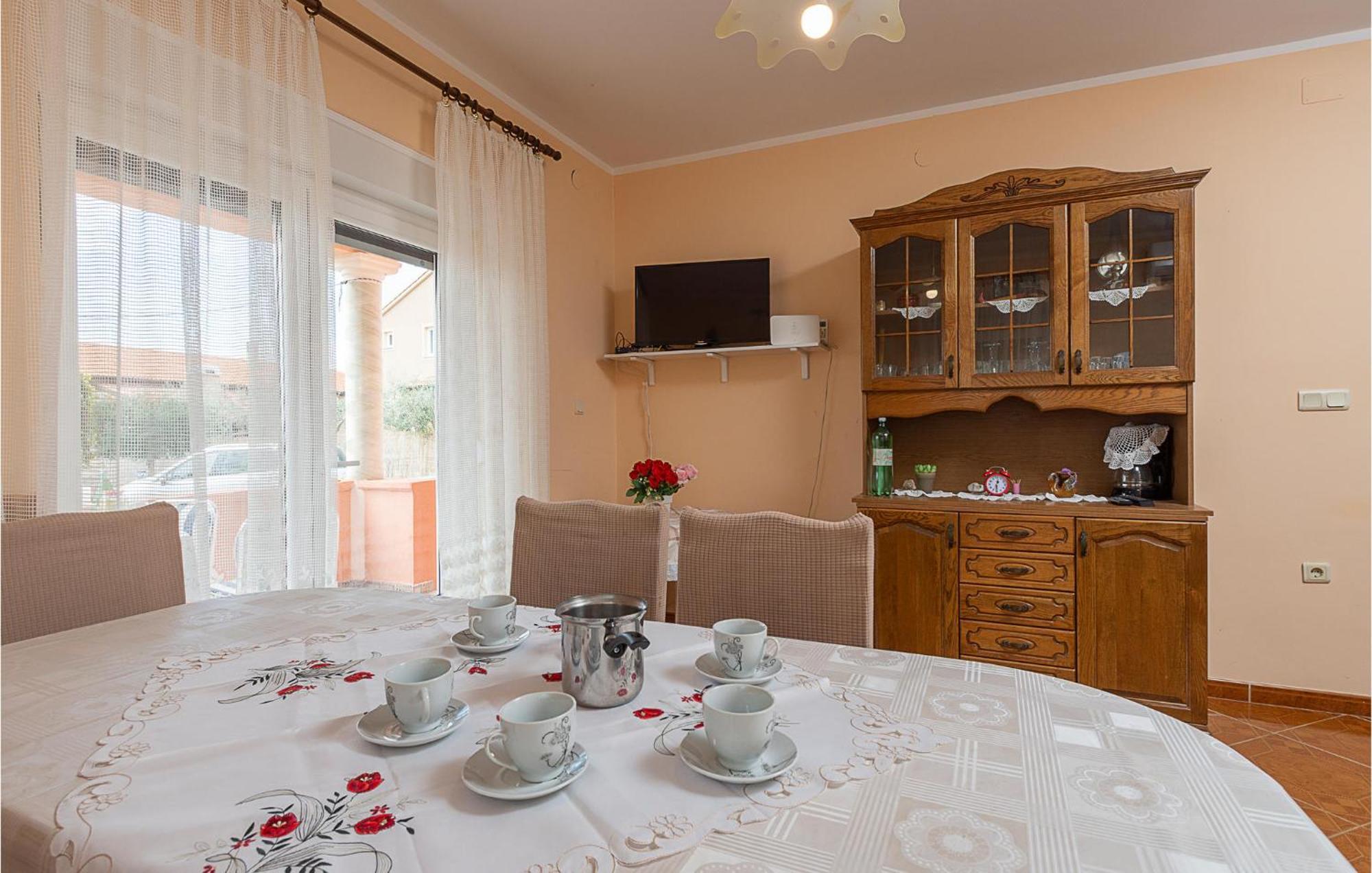 1 Bedroom Nice Apartment In Betiga Barbariga Extérieur photo