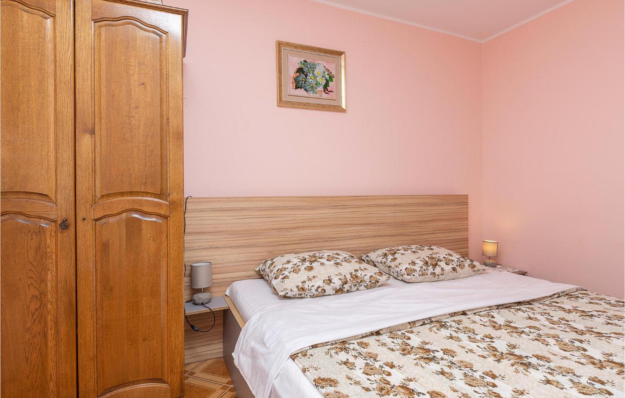 1 Bedroom Nice Apartment In Betiga Barbariga Extérieur photo
